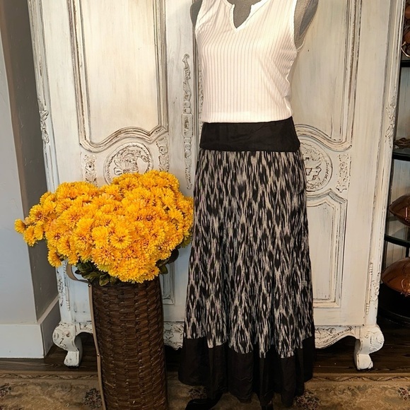 Gopal Das Shyam Sunder Black and White Ikat Pattern Full Maxi Skirt Gypsy Boho - Picture 1 of 9